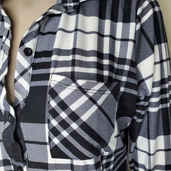 Plaid, 3/4 sleeve top. - Picture 3 of 10